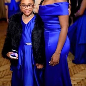 Children’s dress size 10-12 and women’s  size 6